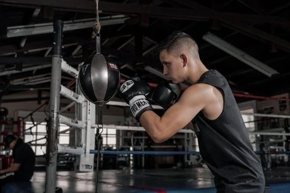 TITLE Platinum Double End Bag 6 TITLE Platinum Double End Bag - Image 4