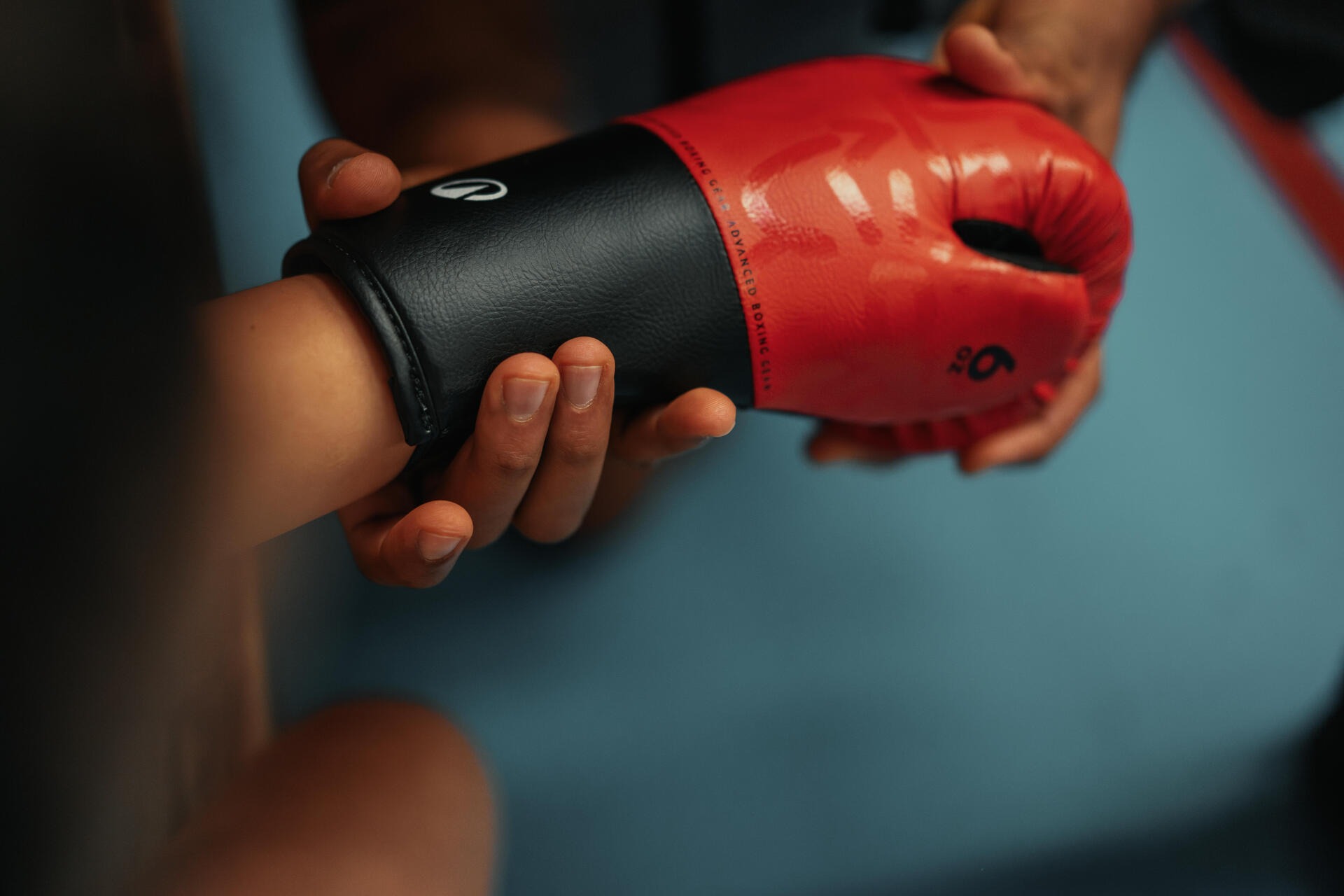 Venu Boxing Shop -Venu Boxing Shop kids boxing gloves red domyos 88
